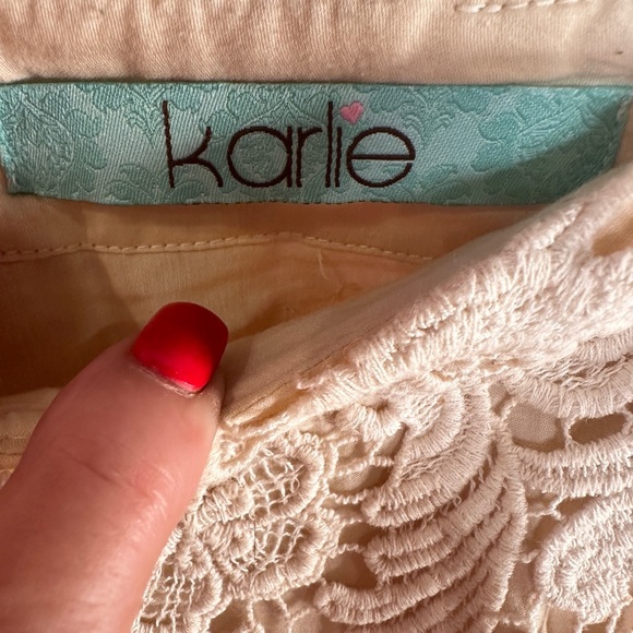 Karlie Crochet Ivory Shorts Size Medium - Picture 3 of 4